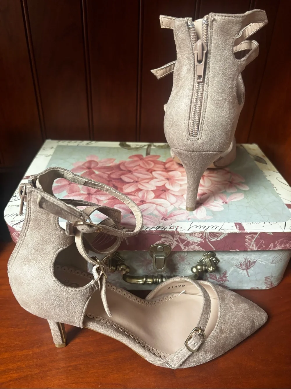 Journee Collection Lilyann Multi-Strap Pointed-Toe Pumps Soft faux suede .NWOT